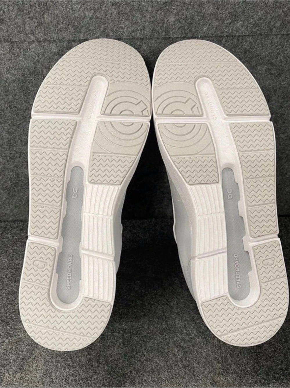 ON cloud Roger Advantage Sneaker Women’s NIB - Picture 3 of 5
